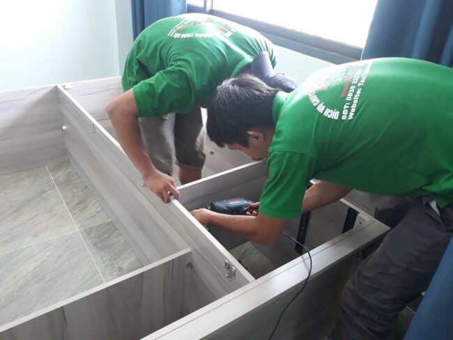 Tháo lắp phần thân tủ gỗ ép Tháo lắp phần thân tủ gỗ ép