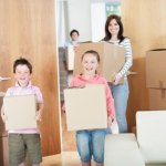 Bao bọc đồ đạc cho cẩn thận trước khi vận chuyển.