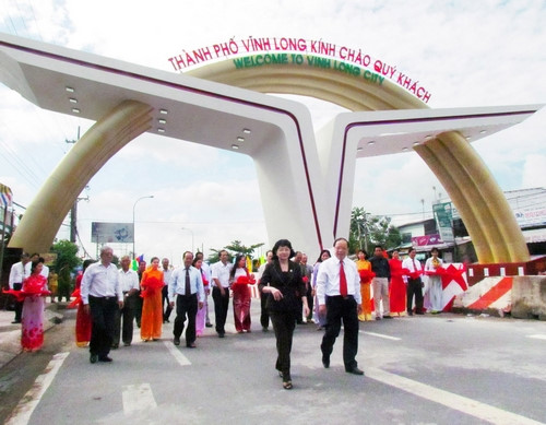 Cho thuê xe tải chở hàng từ TpHCM đi Vĩnh Long Cho thuê xe tải chở hàng từ TpHCM đi Vĩnh Long